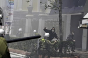 panapistimio inizio pestaggio polizia 2